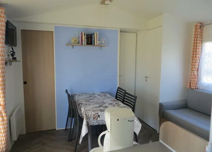 Dans Un Domaine A Campingplatz Litteau